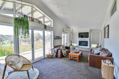 Mortimers Wines - The Canopy Loft - Accommodation Asia 0