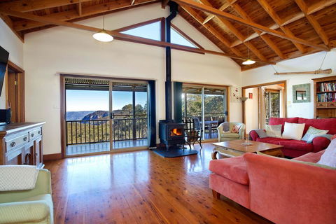 Narrow Neck Lodge - Accommodation Asia 0