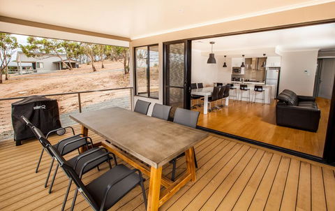 Neagles Retreat Villas - Accommodation Asia 3