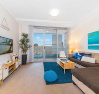 Near Airport  Train Station Stylish Two-Story Apartment - Accommodation Asia