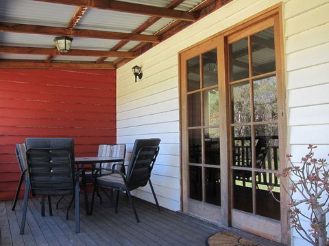 Neds Cabin - Accommodation Guide 1