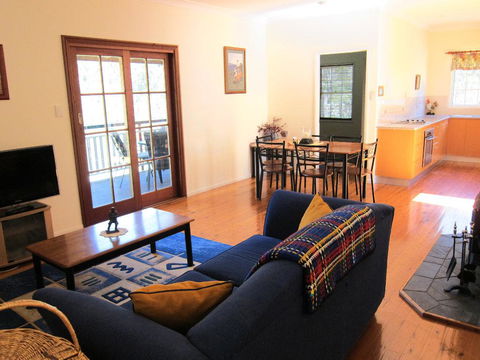 Neds Cabin - Accommodation Guide 3