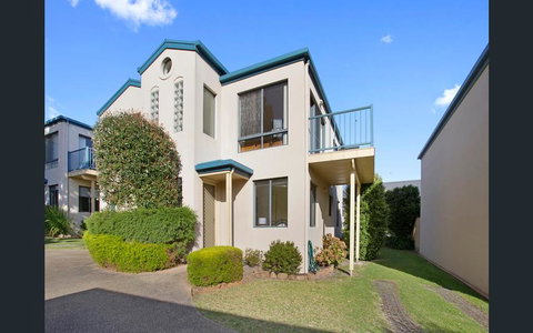 NELSON COVE 2 - Townhouse A Short Walk To Town - Accommodation Guide 1