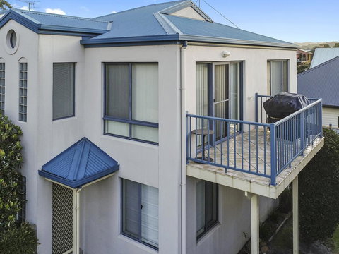 NELSON COVE 2 - Townhouse A Short Walk To Town - Accommodation Guide 2