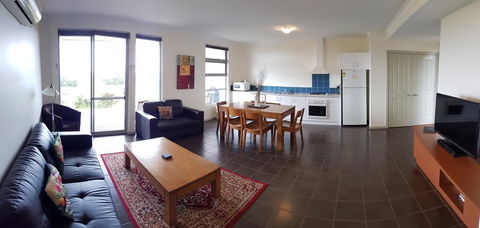 Cosy Corner Sea View Apartments - Accommodation Asia 4