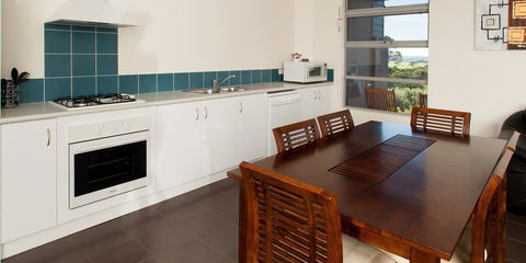 Cosy Corner Sea View Apartments - Accommodation Asia 12
