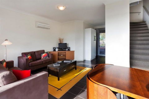 Cosy Corner Sea View Apartments - Accommodation Asia 14