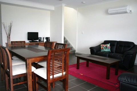 Cosy Corner Sea View Apartments - Accommodation Asia 6