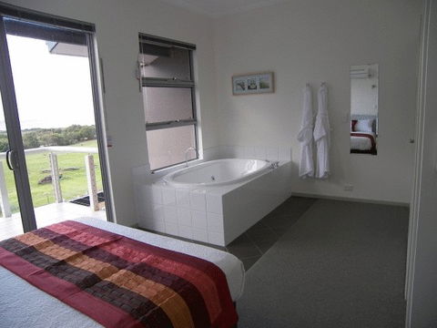 Cosy Corner Sea View Apartments - Accommodation Asia 3