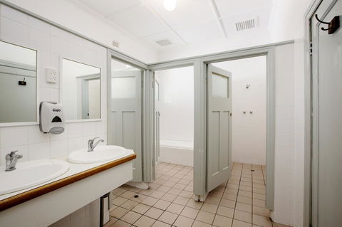 Captain Stirling Hotel - Accommodation Asia 10