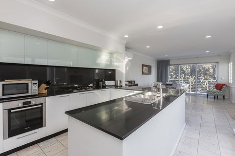 Cottesloe Beach House II - Accommodation Asia 2