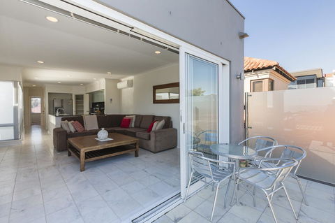 Cottesloe Beach House II - Accommodation Asia 12
