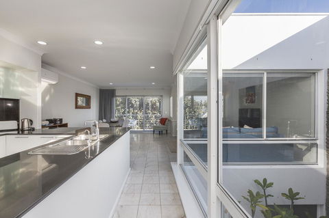 Cottesloe Beach House II - Accommodation Asia 3