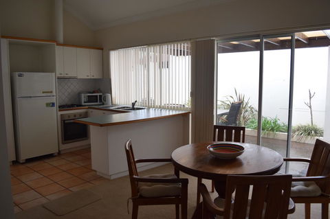 Dunes Scarborough Beach - Accommodation Asia 7