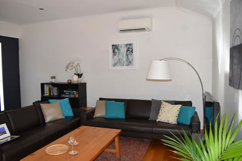 Central Executive Townhouse - Accommodation Asia 13