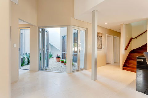 Cottesloe Contemporary Villa - Accommodation Asia 11