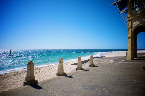 Cottesloe Artist's Beach Retreat - Accommodation Asia 6