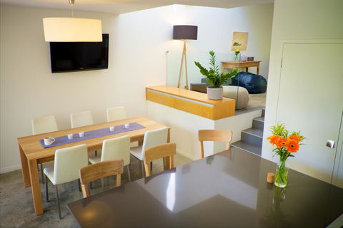 Cottesloe Artist's Beach Retreat - Accommodation Asia 12