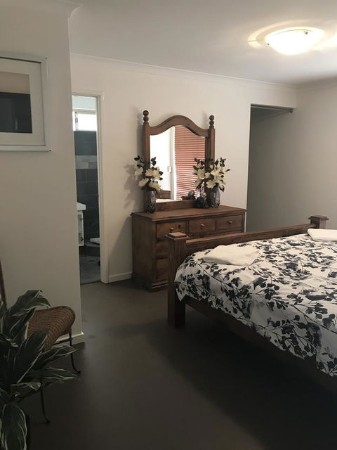Blue Lake Family Retreat - Accommodation Asia 7