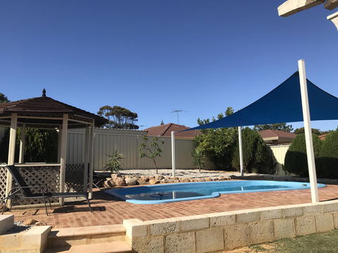 Blue Lake Family Retreat - Accommodation Asia 3