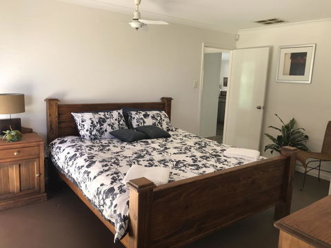 Blue Lake Family Retreat - Accommodation Asia 6