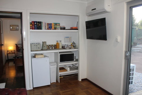 Jacaranda Hideaway Bed & Breakfast - Accommodation Guide 4