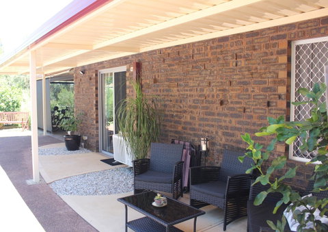 Jacaranda Hideaway Bed & Breakfast - Accommodation Guide 12