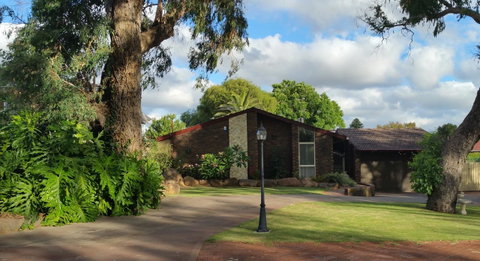 Jacaranda Hideaway Bed & Breakfast - Accommodation Guide 16