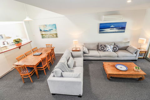 Bayshore Beachside Resort - Accommodation Asia 42