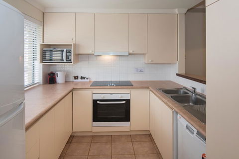 Bayshore Beachside Resort - Accommodation Asia 24