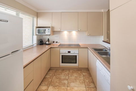 Bayshore Beachside Resort - Accommodation Asia 19