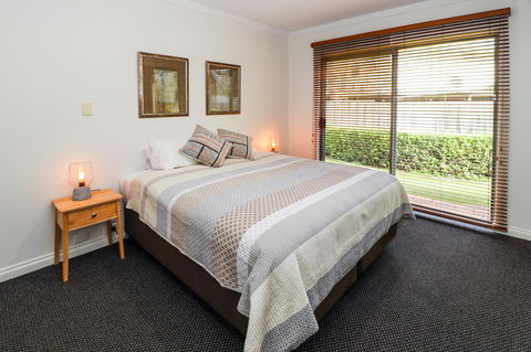 Bayshore Beachside Resort - Accommodation Asia 1