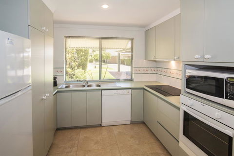 Bayshore Beachside Resort - Accommodation Asia 12