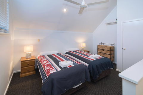 Bayshore Beachside Resort - Accommodation Asia 2