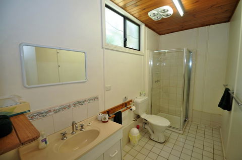 Treenbrook Cottages - Accommodation Asia 16
