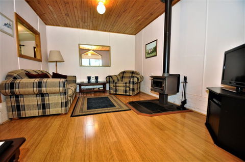 Treenbrook Cottages - Accommodation Asia 13