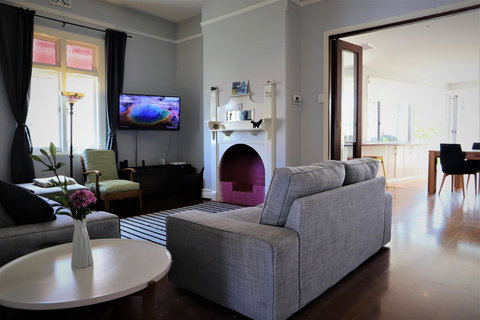 Fremantle Heritage Home For You To Enjoy! - Accommodation Asia 17