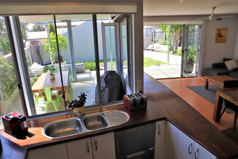 Fremantle Heritage Home For You To Enjoy! - Accommodation Asia 7