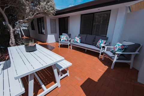 Mindarie Retreat - Accommodation Asia 11
