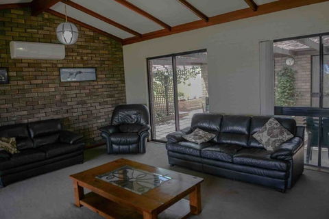 Geraldton Holliday Villas - Accommodation Asia 7