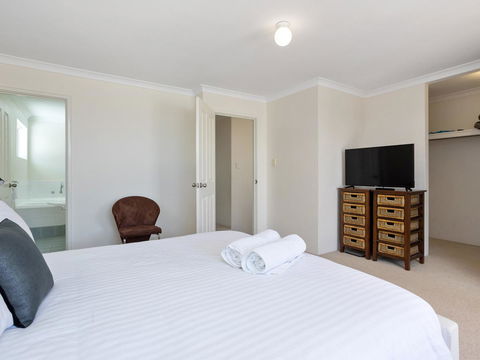 Cooper Street - Accommodation Asia 7
