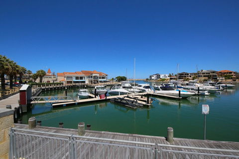 Studio Style Mindarie Marina - Accommodation Asia 10