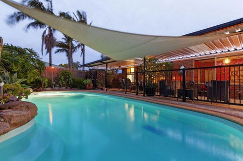 The Entertainer - Accommodation Asia 0