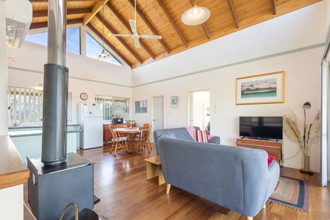 Surfside Ocean Beach Denmark Holiday Accommodation - Accommodation Asia 23