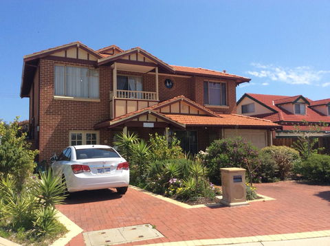Crossland House - Accommodation Asia 12