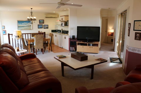 Crossland House - Accommodation Asia 19