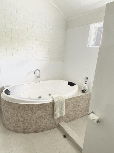 Whitesands Holiday Villas - Accommodation Guide 5