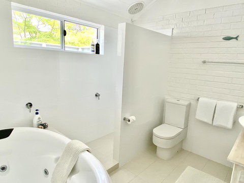 Whitesands Holiday Villas - Accommodation Guide 4