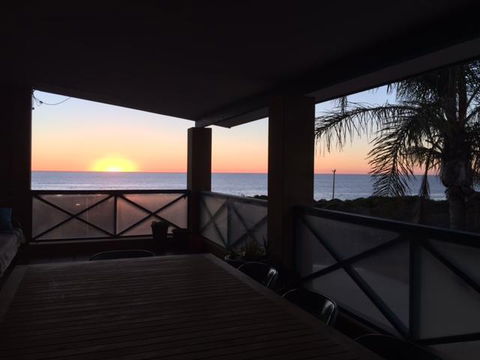 Surf Views - Accommodation Asia 0
