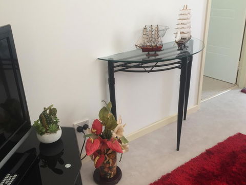 Bright & Beautiful Home On The Hills! - Accommodation Asia 6